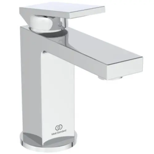 Chromfarbene Waschbeckenarmatur mit quadratischem Design und leichtem Hebel von Ideal Standard, geeignet für moderne Badezimmerausstattung.